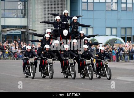 Weiße Helme Motorrad display Team, Blandford Camp, Dorset, UK, 30. September 2017. royal Signale weiße Helme Motorrad display Team Ihre letzte Anzeige Credit: finnbarr Webster/alamy leben Nachrichten Stockfoto