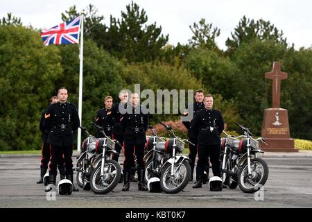 Blandford Camp, Dorset, UK, 30. September 2017. royal Signale weiße Helme Motorrad display Team Ihre letzte Anzeige Credit: finnbarr Webster/alamy leben Nachrichten Stockfoto