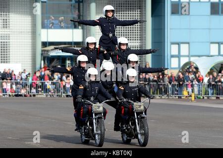 Blandford Camp, Dorset, UK, 30. September 2017. royal Signale weiße Helme Motorrad display Team Ihre letzte Anzeige Credit: finnbarr Webster/alamy leben Nachrichten Stockfoto