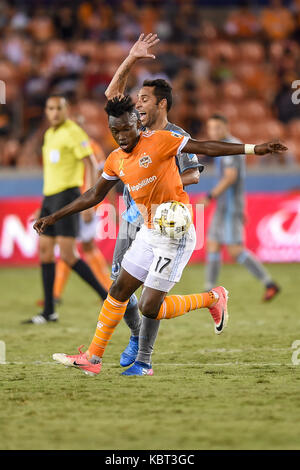 Houston, TX, USA. 30 Sep, 2017. Houston Dynamo vorwärts Albertino Elis (17) Stähle Besitz während der Major League Soccer Spiel zwischen Houston Dynamo und Minnesota United bei BBVA Compass Stadion in Houston, TX. Chris Brown/CSM/Alamy leben Nachrichten Stockfoto