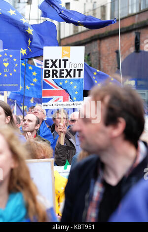 Stop Brexit März, Manchester City Centre, Sonntag, 1. Oktober 2017 - große Proteste von Tausenden von Stop Brexit Anhänger durch das Stadtzentrum von Manchester am Eröffnungstag der Parteitag der Konservativen Partei. Steven Mai/Alamy leben Nachrichten Stockfoto