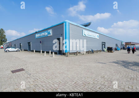 Albert Heijn XL Supermarkt. Albert Heijn ist der größte niederländische Supermarktkette. Stockfoto