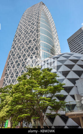 Mode Gakuen Cocoon Tower ist ein 204 Meter langen, 50-stöckigen Bildungseinrichtung im Nishi-Shinjuku Bezirk in Shinjuku, Tokyo, Japan. Stockfoto