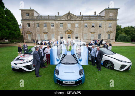 Eine Auswahl von mit Wasserstoff betriebenen Autos einschließlich Modelle von Riversimple (blau), Toyota, Hyundai und Honda Stockfoto