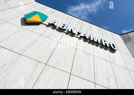 ABN AMRO Zeichen in Zweigstellen. ABN AMRO ist die drittgrößte Bank in den Niederlanden. Stockfoto