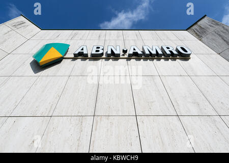 ABN AMRO Zeichen in Zweigstellen. ABN AMRO ist die drittgrößte Bank in den Niederlanden. Stockfoto