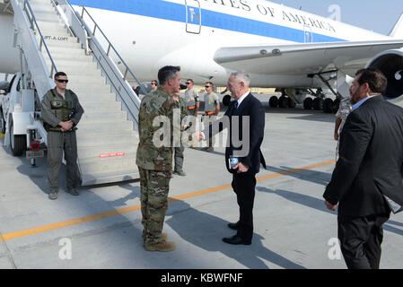 Verteidigungsminister Jim Mattis visits Al Udeid Air Base Stockfoto