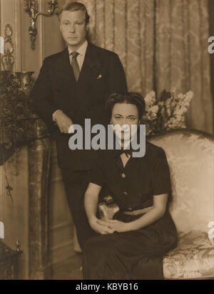 Vincenzo Laviosa, Fotograf, der den Herzog und die Herzogin von Windsor, auch bekannt als Wallis und Edward, den ehemaligen König Edward VIII. des Vereinigten Königreichs, der den Thron aufgegeben hat, um Wallis Simpson, eine amerikanische Geschiedene, zu heiraten, einfängt. Stockfoto