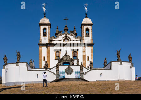 Wallfahrtskirche Bom Jesus tun, Matosinhos, UNESCO-Weltkulturerbe, barocke Kirche, flankiert von Speckstein Statuen der zwölf Propheten, die von Aleijadinho, Stockfoto