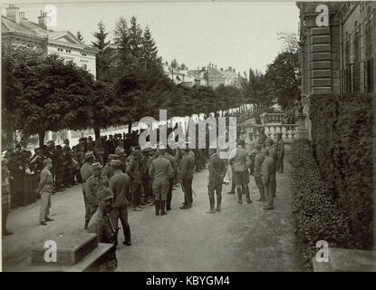 Gefangene Italiener vor dem Armee Gruppenkommando. Aufgenommen, am 16. September 1915. (BildID) 15461882 Stockfoto