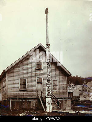Tlingit Totem Pole wie Biber Totem, Wrangell, Alaska bekannt, ca 1897 (LAROCHE 187) Stockfoto