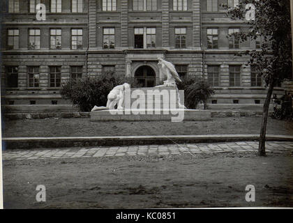 Fotos von der russischen Kriegsfront, die militärische Aktivitäten und Szenen vom russischen Schlachtfeld zeigen. Diese Bilder dokumentieren die Bedingungen und Ereignisse der Frontlinien des Krieges. Stockfoto