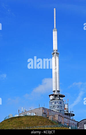 TV Relais Station auf dem Gipfel des Puy de Dome Vulkan, Auvergne, Zentralmassiv, Frankreich Stockfoto