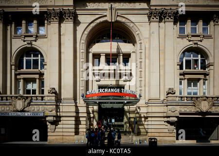 Der Royal Exchange Denkmalgeschützte auf Cross Street Häuser Royal Exchange Theatre und ein Einkaufszentrum von Architekten Bradshaw, Gass und Hoffnung Stockfoto