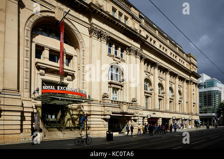 Der Royal Exchange Denkmalgeschützte auf Cross Street Häuser Royal Exchange Theatre und ein Einkaufszentrum von Architekten Bradshaw, Gass und Hoffnung Stockfoto