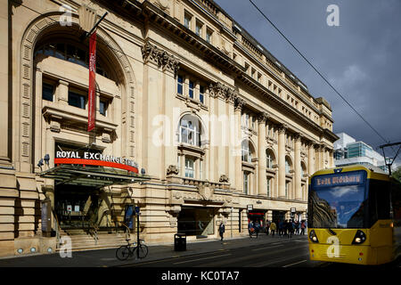 Der Royal Exchange Denkmalgeschützte auf Cross Street Häuser Royal Exchange Theatre und ein Einkaufszentrum von Architekten Bradshaw, Gass und Hoffnung Stockfoto