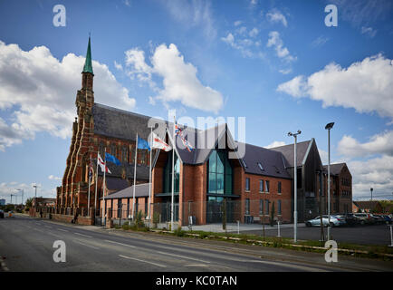 Im gotischen Stil Grad II * Aufgeführt sind die Kirche und das Kloster des Hl. Franziskus, lokal bekannt als Gorton Kloster, entworfen von Edward Welby Pugin Stockfoto