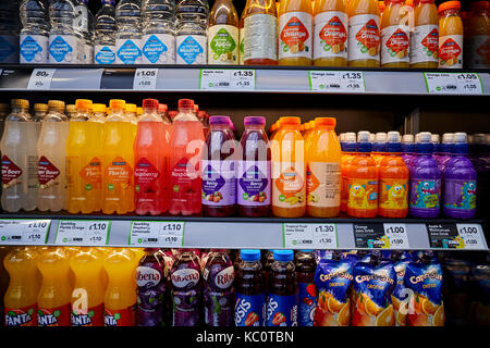 Greggs gekühlte Getränke Bereich Stockfoto