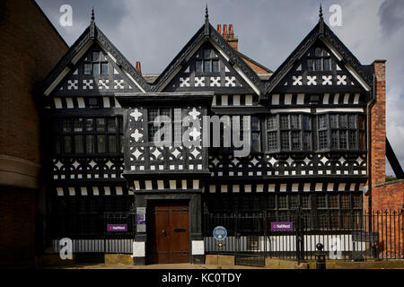 Tudor Gebäude Stockport Stadtzentrum in Cheshire NATWEST BANK, Grad II Liste* Underbank Hall aus dem 16. Jahrhundert. Stockfoto