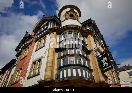 Stockport Stadtzentrum in Cheshire Wahrzeichen der ehemaligen White Lion Pub in Underbank für Sanierung eingestellt Stockfoto