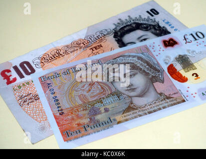 Neue und alte zehn Pfund Britische Banknoten Stockfoto