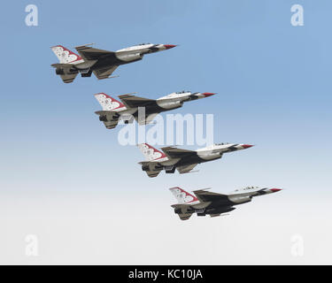 Die USAF Thunderbirds Bildung aerobatic Display Team am 2017 Royal International Air Tattoo fliegen Stockfoto
