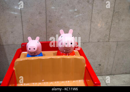 Solitärspiele innerhalb Westfield Shopping Centre in Stratford, East London. Stockfoto
