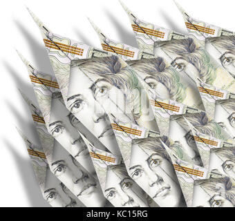 Papierflieger aus Geldscheinen, die Onedirectional in den Himmel fliegen gemacht Stockfoto