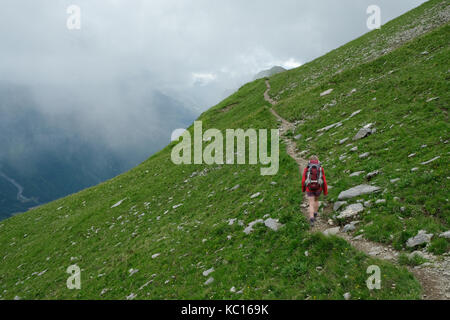 Pfad Abstieg vom Col de Sageroux in Richtung Refuge de la Vogealle, Tour des Dents Blanches, Alpen Stockfoto