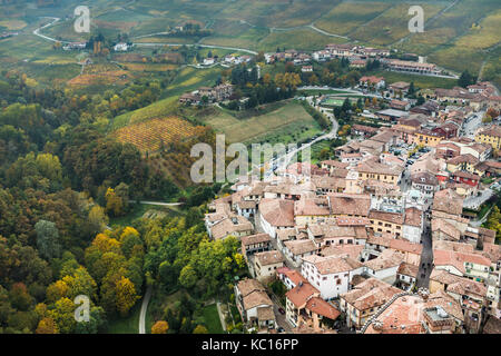 Luftaufnahme von Barolo, Langhe, Piemont, Italien Stockfoto