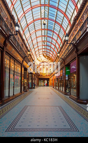 Die Edwardianische Zentrale (Shopping) Arcade, in der Zentrale Gebäude in Grey Street. Teil 'Grainger Town'. Tyne und Wear, Tyneside, England Stockfoto