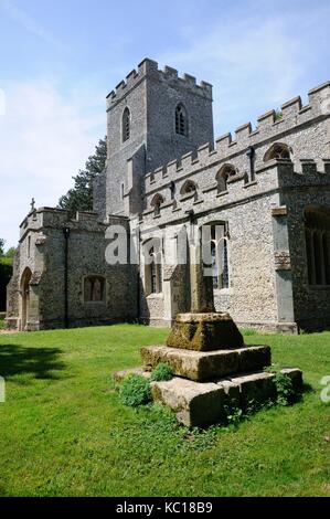 Cross Base in Kirchhof, Kelshall, Hertfordshire. Ein Kreuz fast zweifellos gab es vor vielen Jahrhunderten. 1975 seine Basis oder stumpf war bekannt Stockfoto