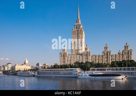 Außenansicht und die Architektur des 5-Sterne Radisson Royal Hotel neben dem Fluss Moskwa, kutuzovskiy Prospect, Moskau, Russland Stockfoto