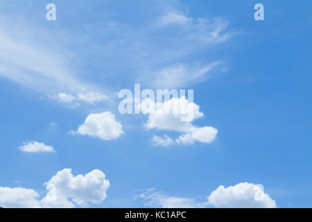 Blauer Himmel bei schönem Wetter Stockfoto