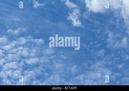 Blauer Himmel bei schönem Wetter Stockfoto