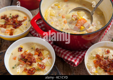 Schinken Kartoffeln und Mais Chowder Stockfoto