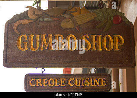 Holz- gumbo Shop und kreolische Küche Zeichen, die in der Nähe von Jackson Square im Französischen Viertel in New Orleans, Louisiana. Stockfoto