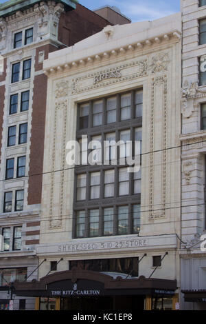 Das S H Kress & Co 5 10 25C Store wurde in das Ritz-Carleton im French Quater von New Orleans umgewandelt. Oh die Ironie! Stockfoto