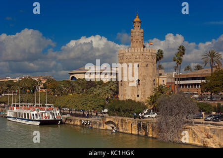 Guadalquivir und Torre del Oro, Sevilla, Andalusien, Spanien, Europa Stockfoto