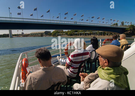 Sightseeing auf dem Fluss Guadalquivir, Sevilla, Andalusien, Spanien, Europa Stockfoto