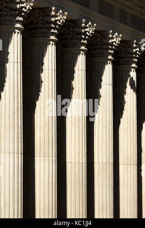 Kannelierte Säule Detail, Bank von England, Threadneedle Street, London EC2R, Vereinigtes Königreich Stockfoto