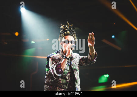 Torino, Italien. 30 Sep, 2017: Die italienische rapper Ghali live auf der Bühne des Officine grandi Riparazioni Credit: Alessandro Bosio/Alamy leben Nachrichten Stockfoto