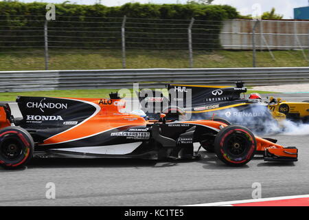 Motorsport: FIA Formel 1 Weltmeisterschaft 2017, Grand Prix von Malaysia, #14 Fernando Alonso (ESP, McLaren Honda), #27 Nico Hulkenberg (GER, Renault Sport F1 Team),   Verwendung weltweit Stockfoto