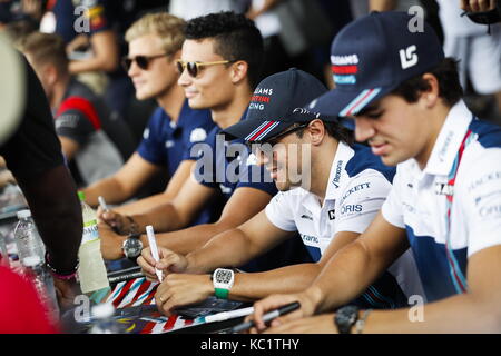 Sepang, Malaysia. Oktober 2017. Motorsport: FIA Formel 1 Weltmeisterschaft 2017, Grand Prix von Malaysia, #19 Felipe Massa (BRA, Williams Martini Racing), #18 Lance Stroll (CAN, Williams Martini Racing),   Verwendung weltweit Quelle: dpa/Alamy Live News Stockfoto