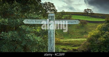 Fußweg von appletreewick. Zu Fuß südöstlich von burnsall in Richtung drebley entlang River Wharfe. wharfedale Stockfoto