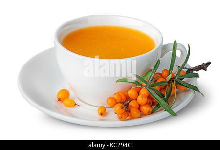 Saft aus Sanddorn in eine Schale mit Beeren Stockfoto