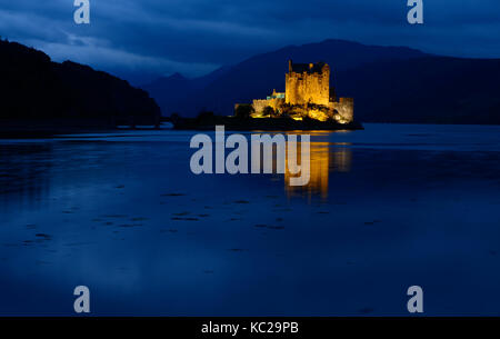 Dämmerung Eilean Donan Castle Stockfoto