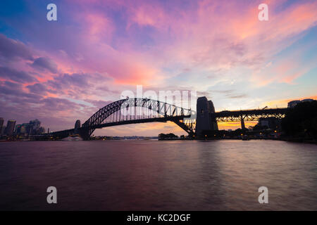 Sydney Harbour Bridge bei Sonnenuntergang Stockfoto