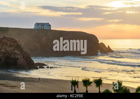 Blick auf den Strand von Sidi Mohammed Ben Abdellah bei Sonnenuntergang. Marokko Stockfoto