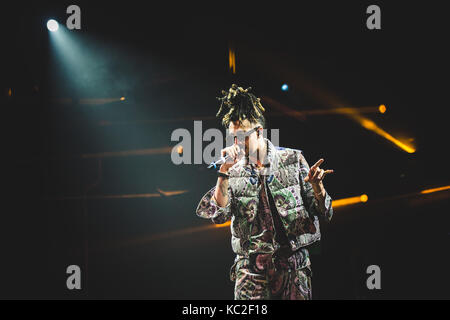 Torino, Italien. 30 Sep, 2017. Die Italienischen rapper Ghali live auf der Bühne des Officine grandi Riparazioni. Credit: Alessandro Bosio/Pacific Press/Alamy leben Nachrichten Stockfoto